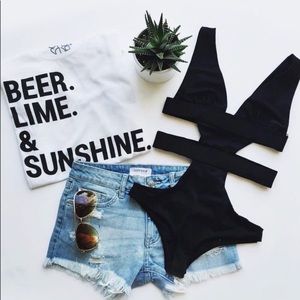 TRAVEL TO THE BEACH MYSTERY BOX (6 ITEMS)